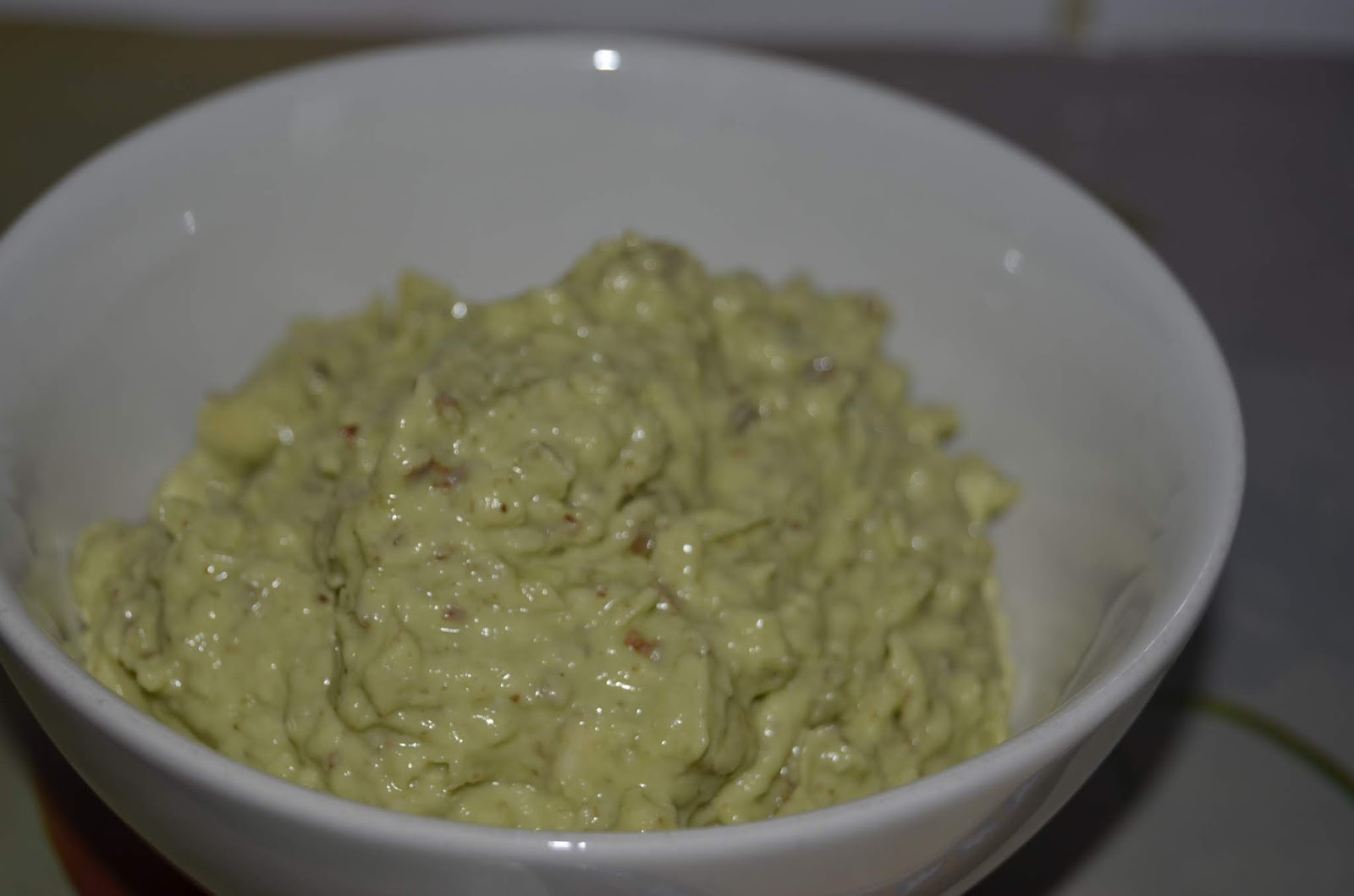 Pasta de avocado cu migdale-reteta de post