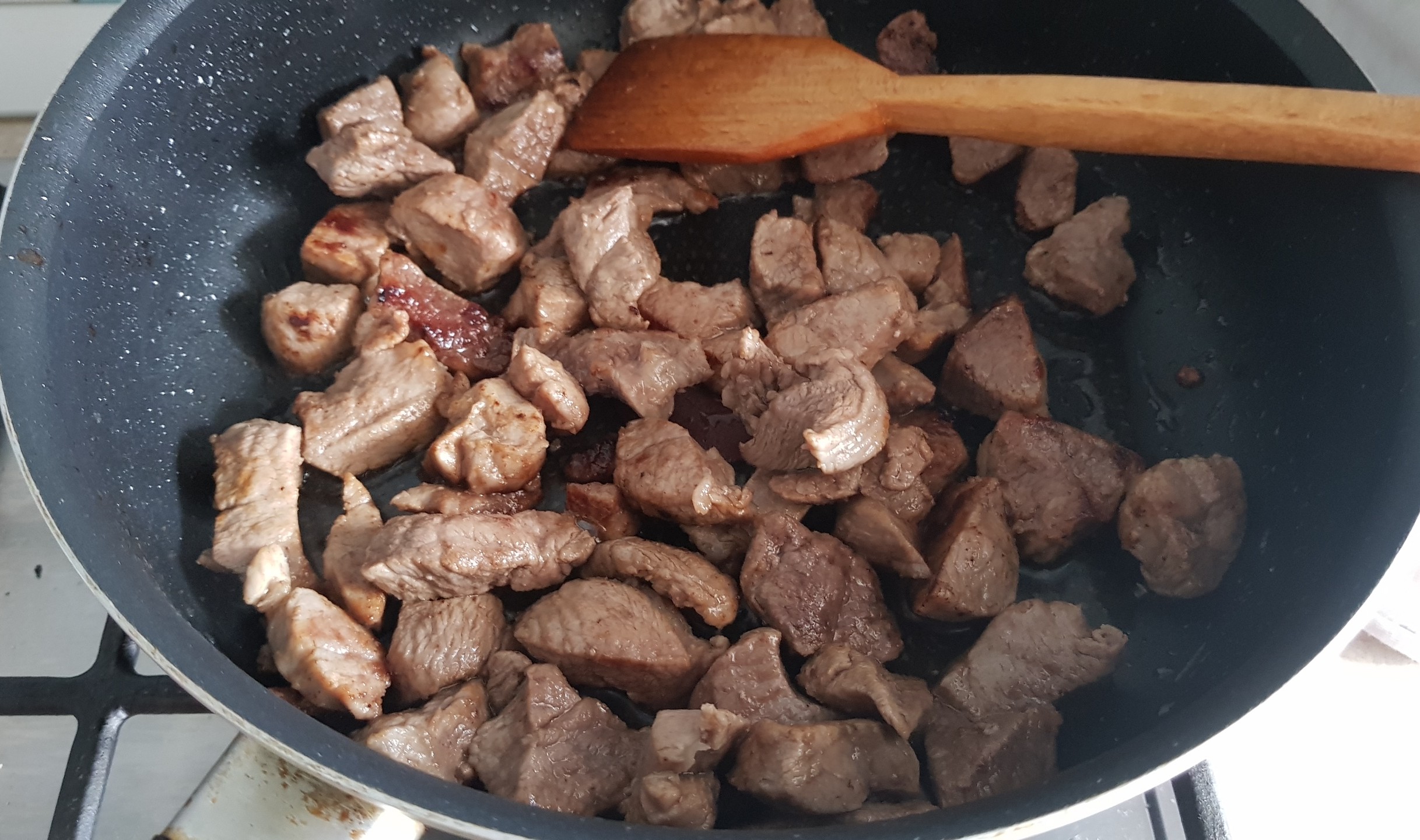 Tocanita piperata cu carne de porc