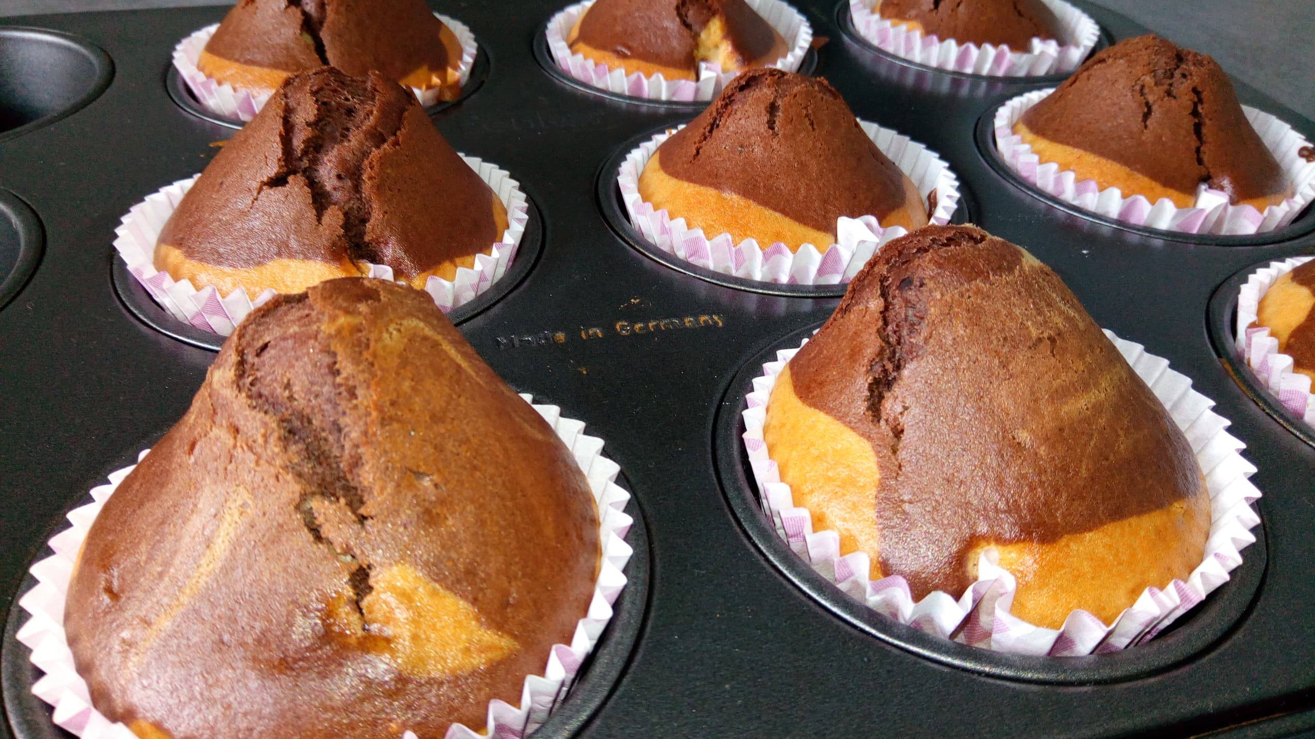 Desert muffins de post cu aroma de vanilie si cacao