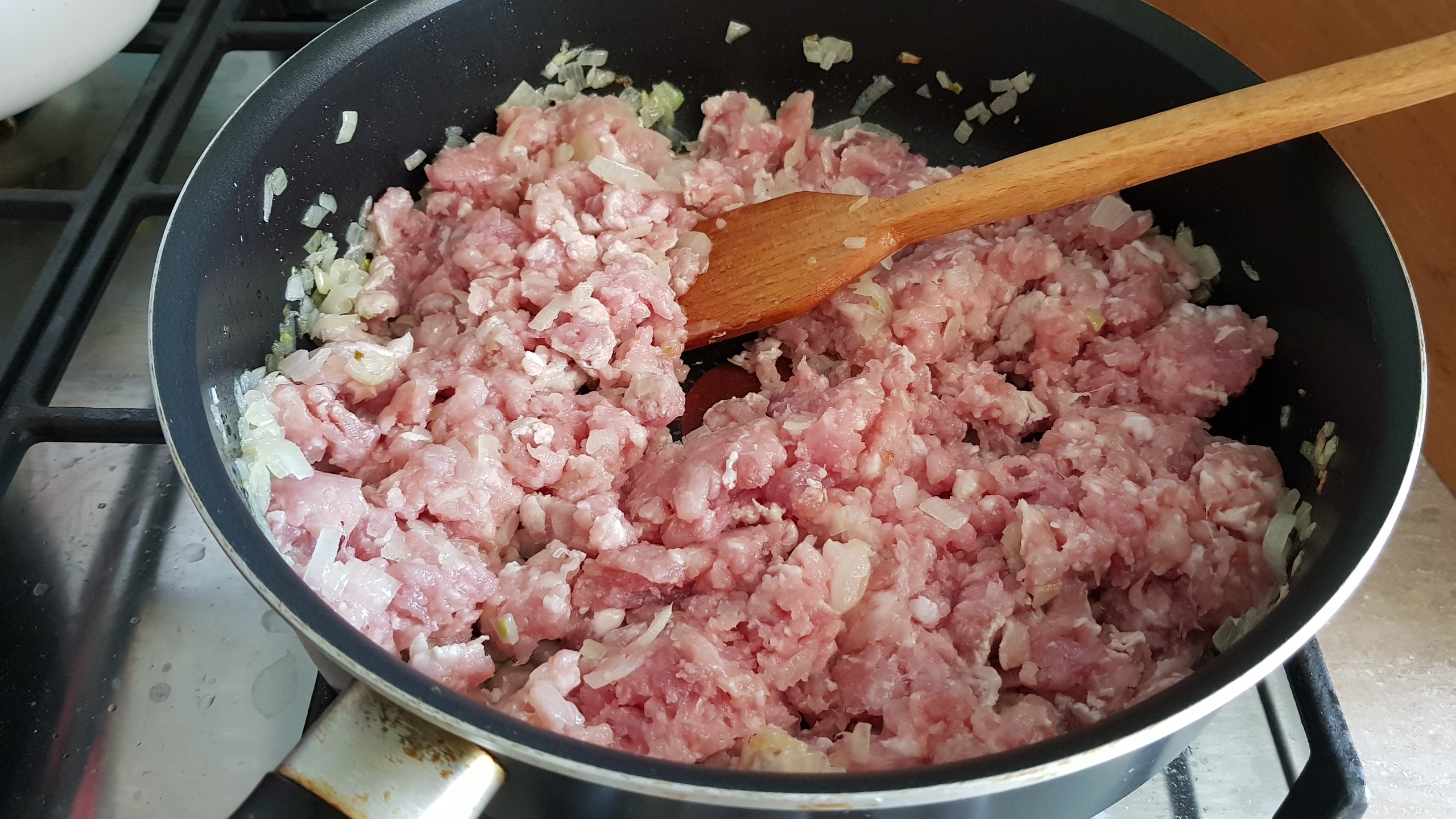 Paste cu carne tocata de porc, la cuptor