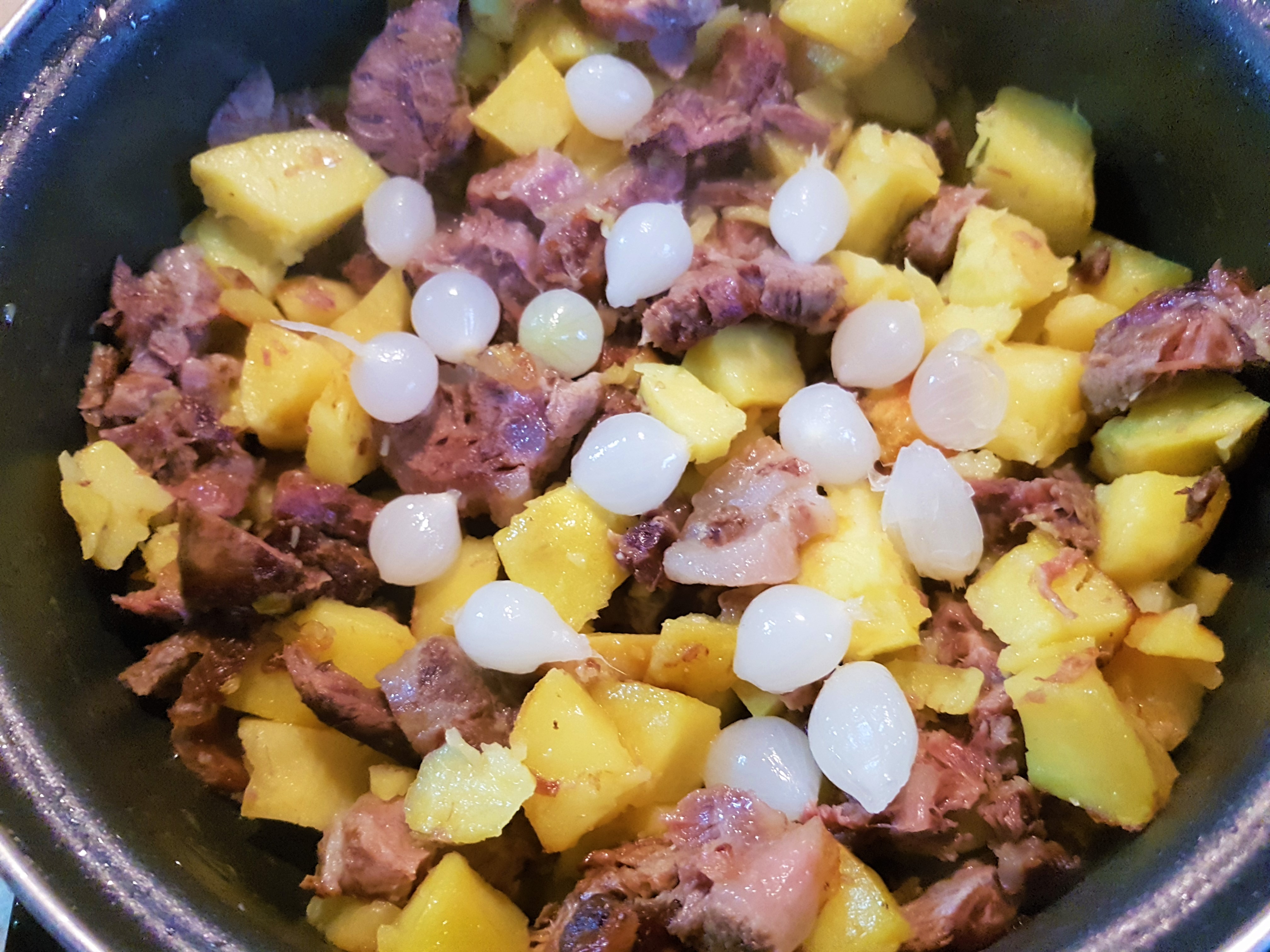 Salata nemteasca cu carne de vita si cartofi