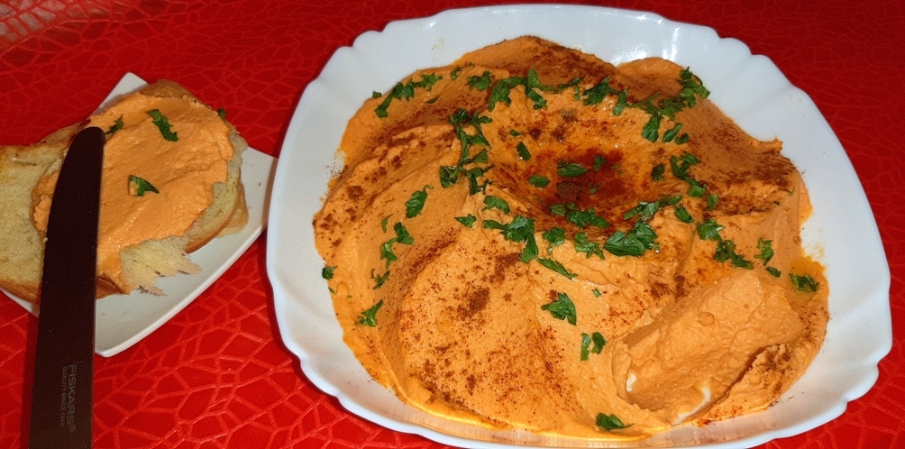 Humus cu ardei copti