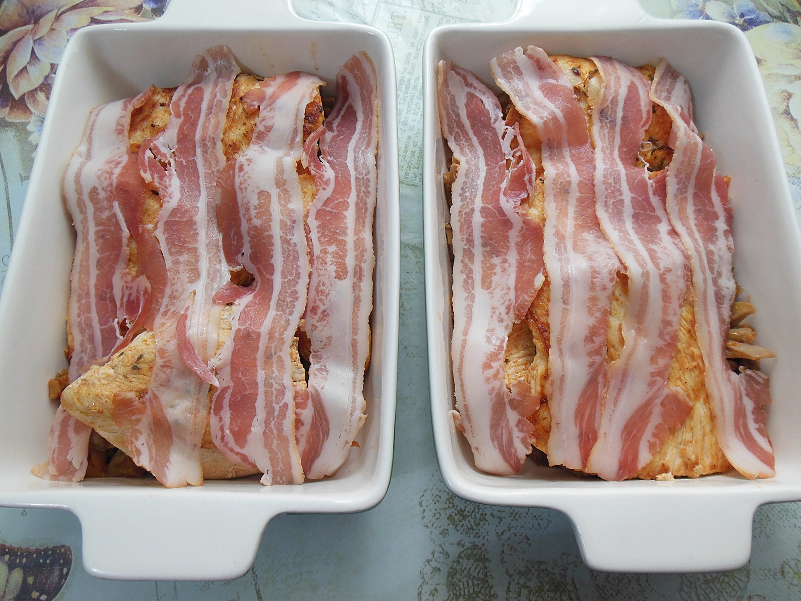 Piept de curcan cu ciuperci si bacon, gratinat