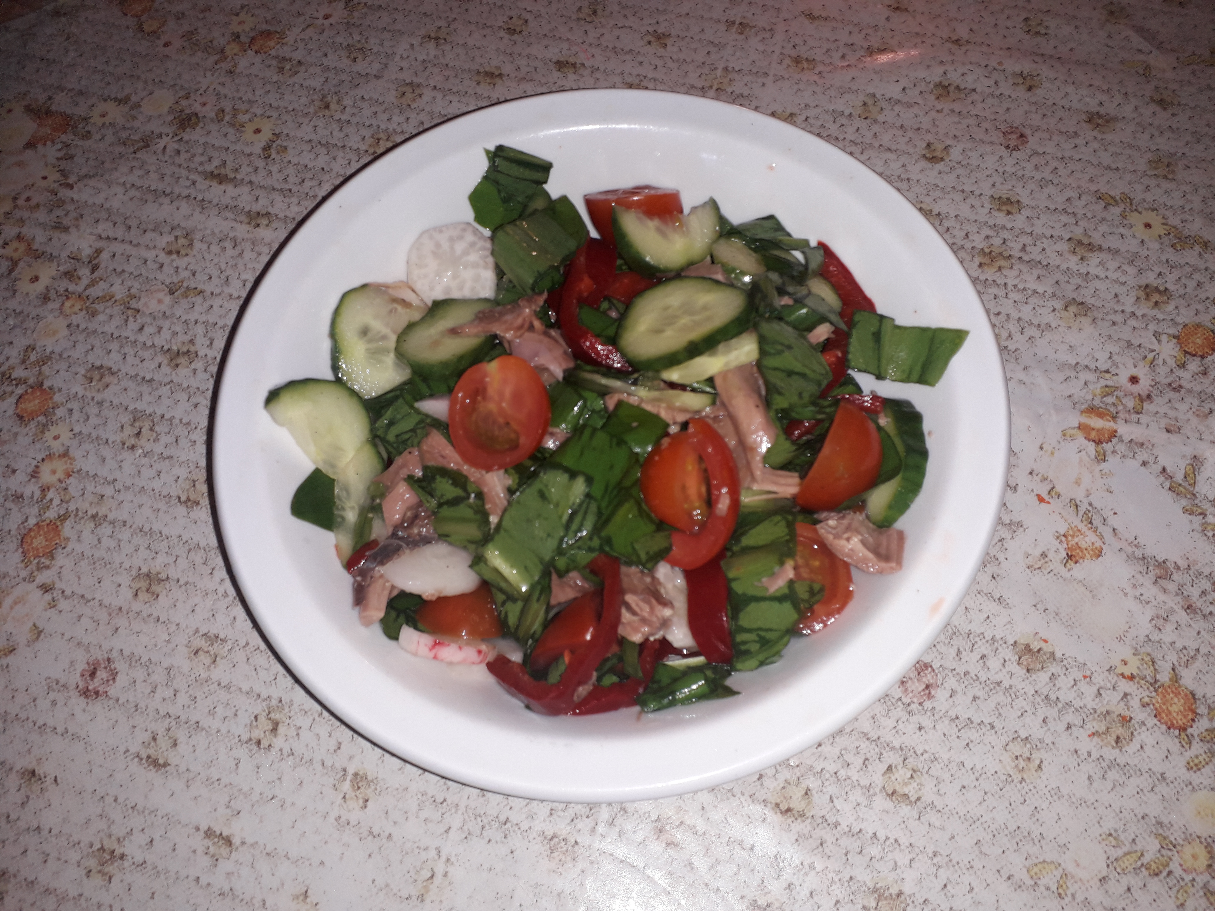Salata de legume cu leurda si pui