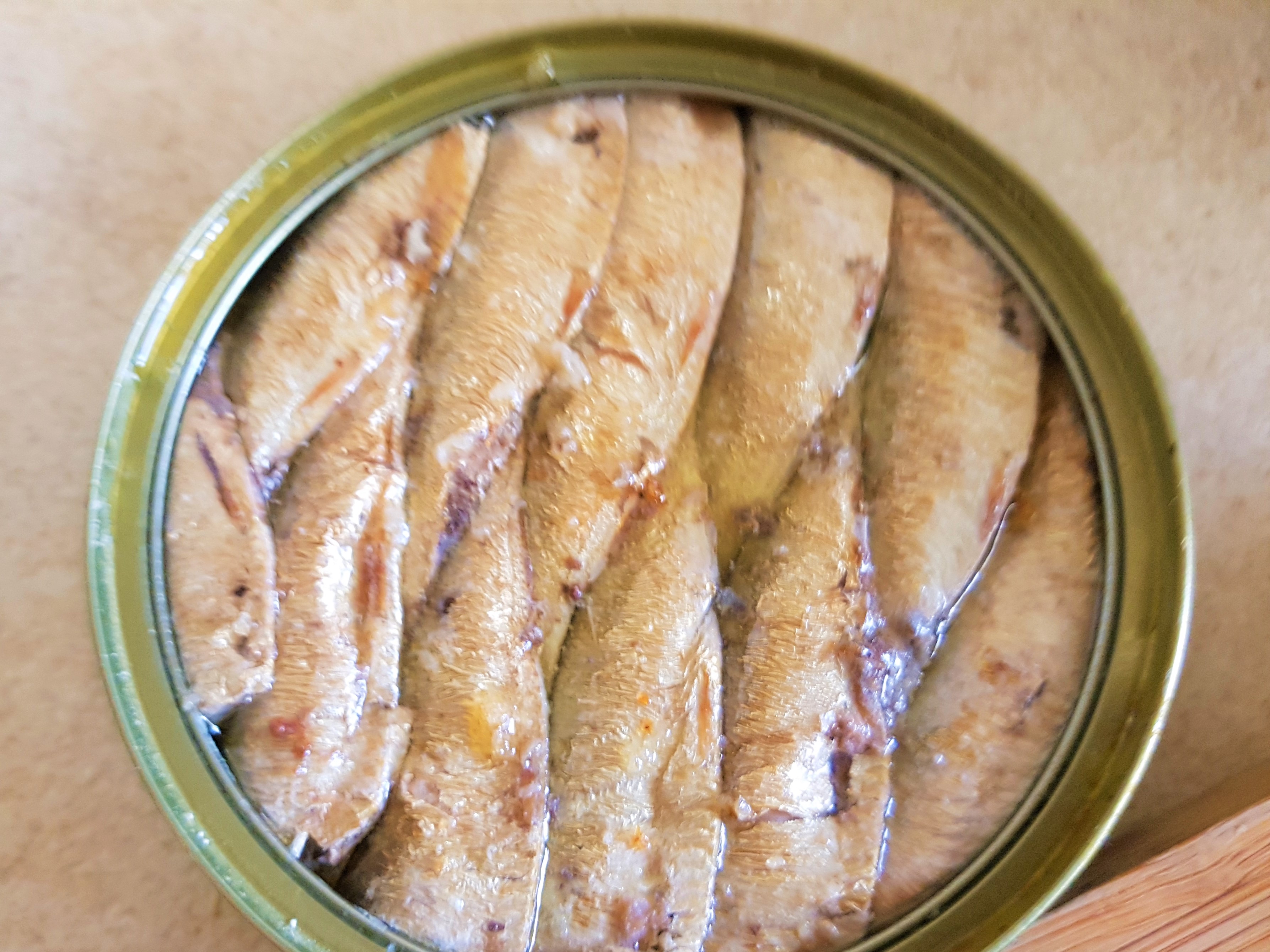 Salata cu sardine afumate si ardei copt marinat