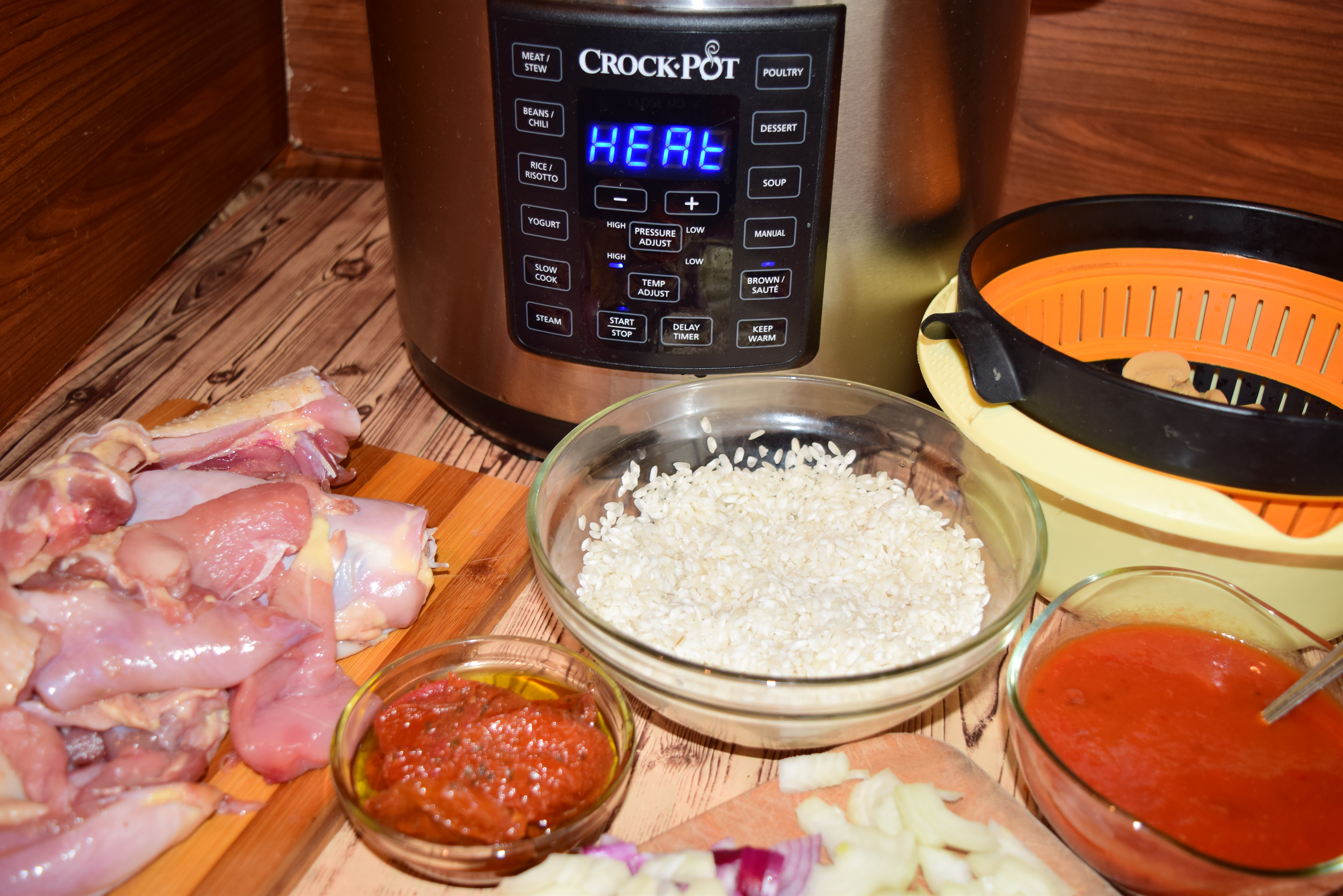 Orez picant cu pui si ciuperci la Multicooker Crock-Pot Express cu gatire sub presiune