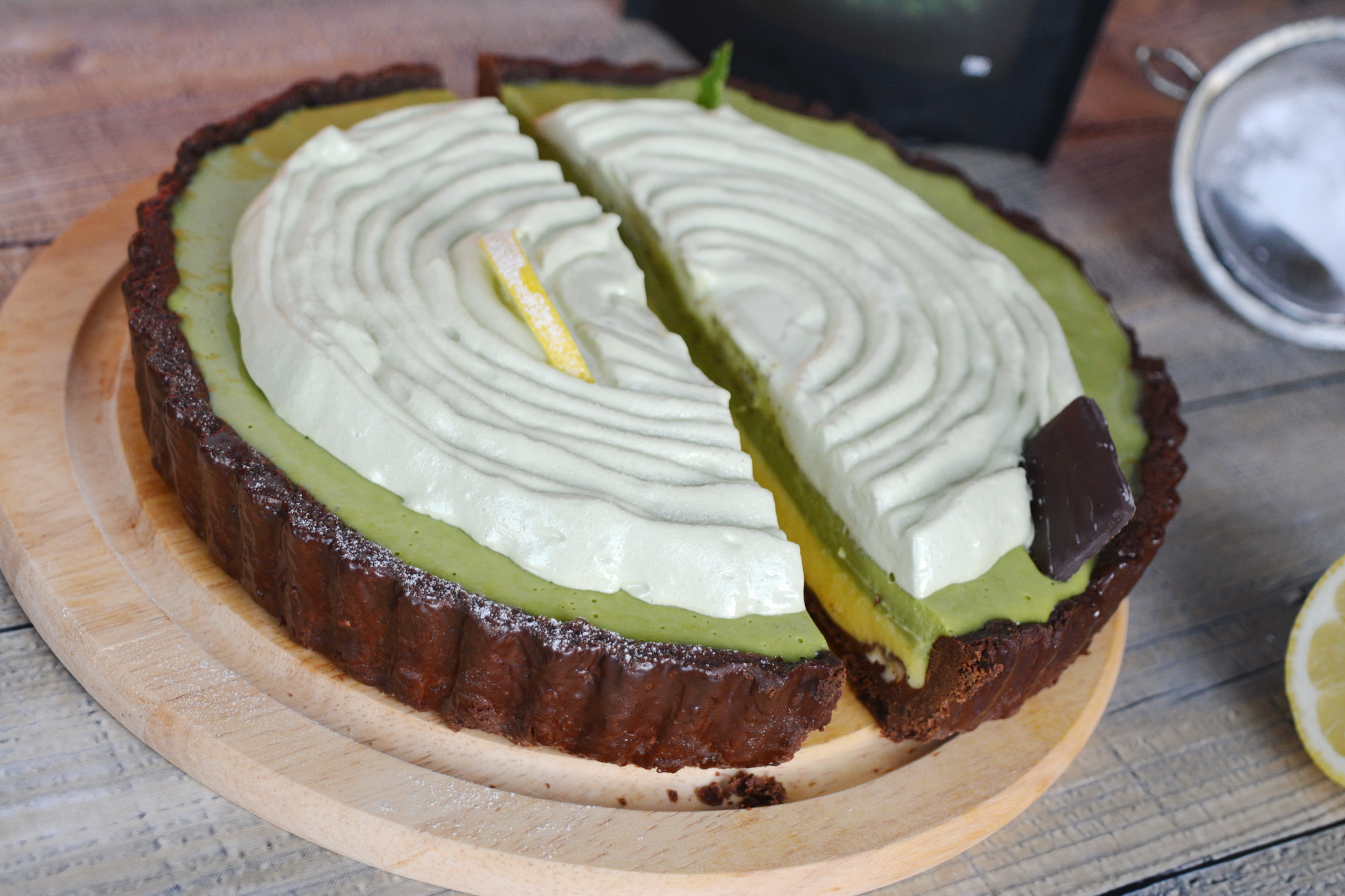 Desert tarta cu matcha si lamaie