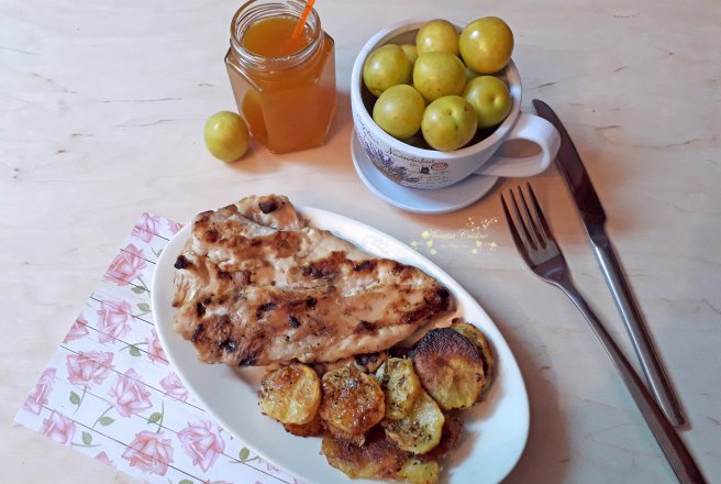 Piept de pui pe gratar, cu gem de corcoduse si cartofi copti