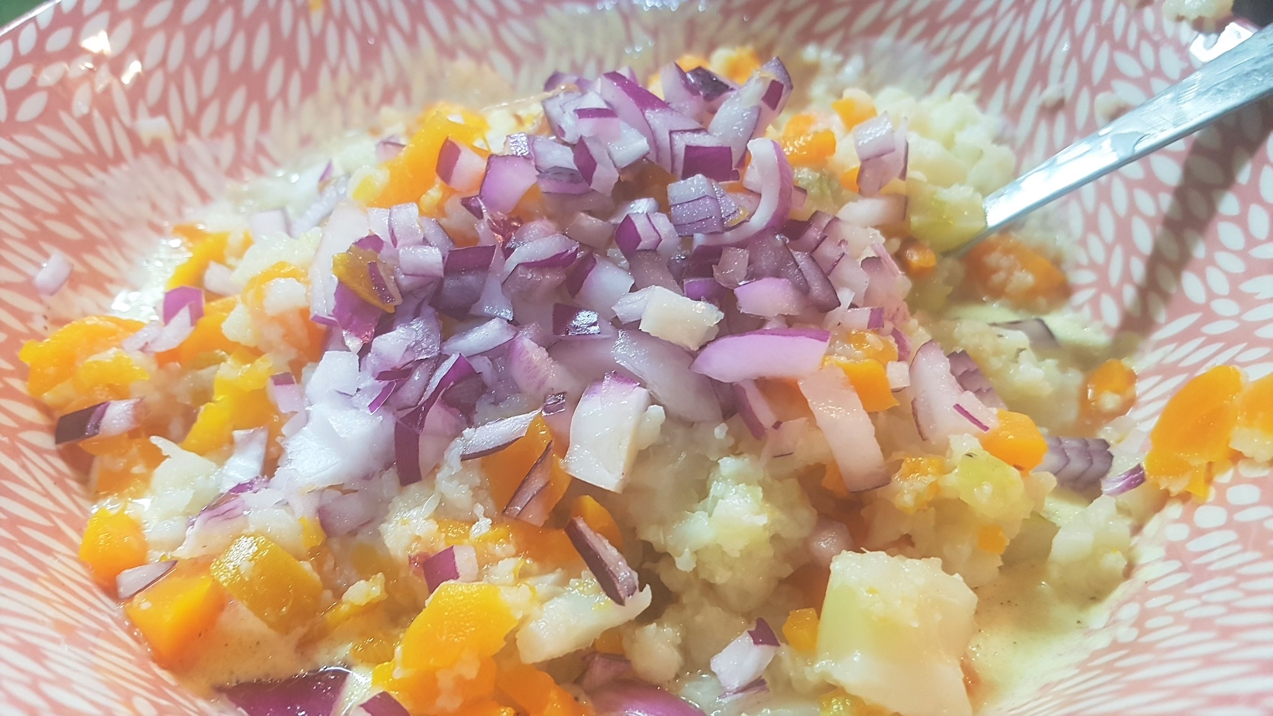 Salata de conopida cu morcovi si jambon
