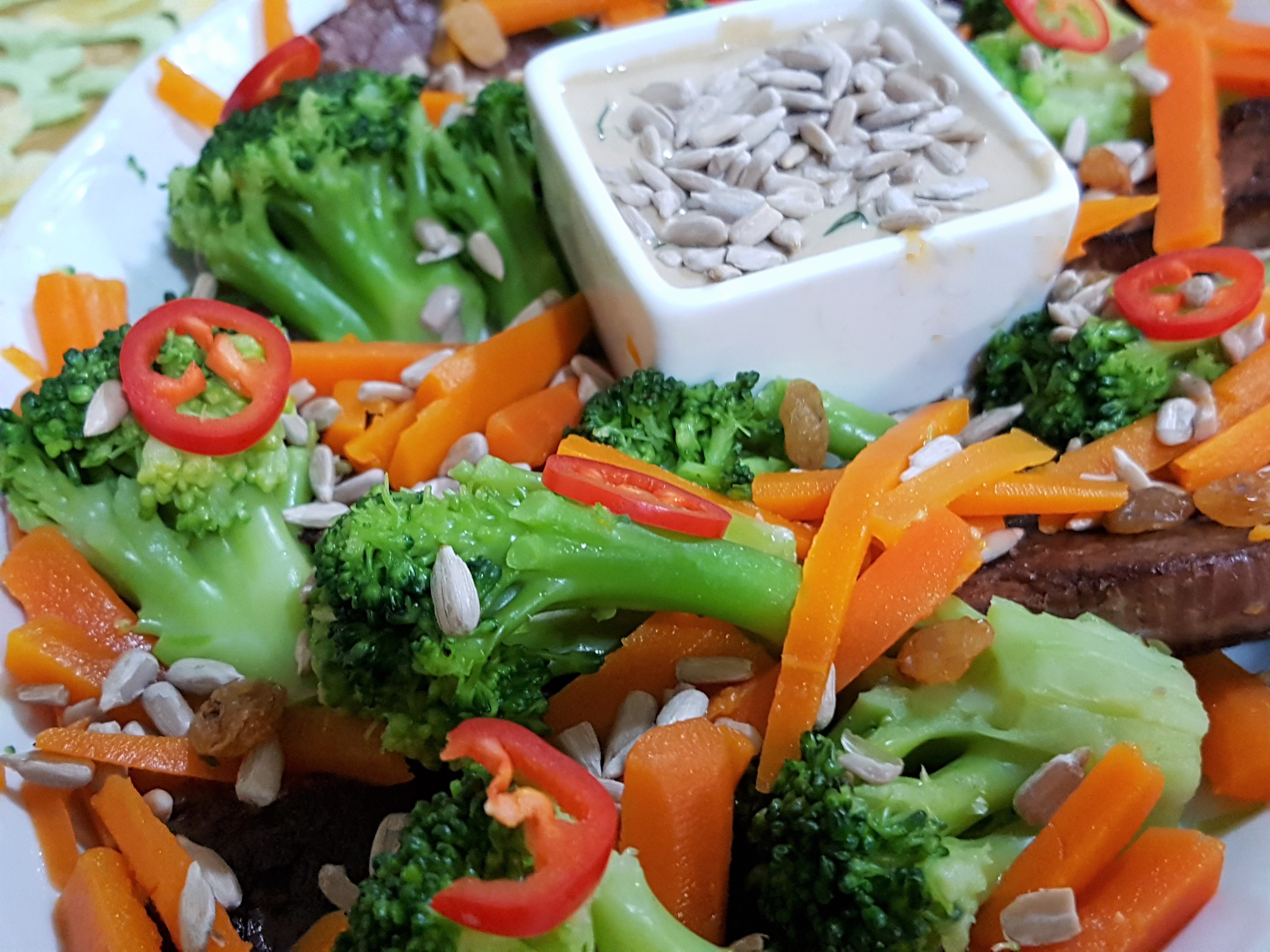 Salata cu carne si broccoli