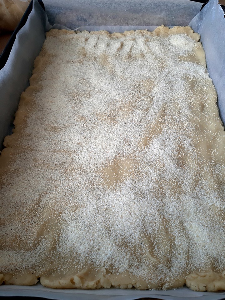 Desert prajitura cu mere si crema de vanilie