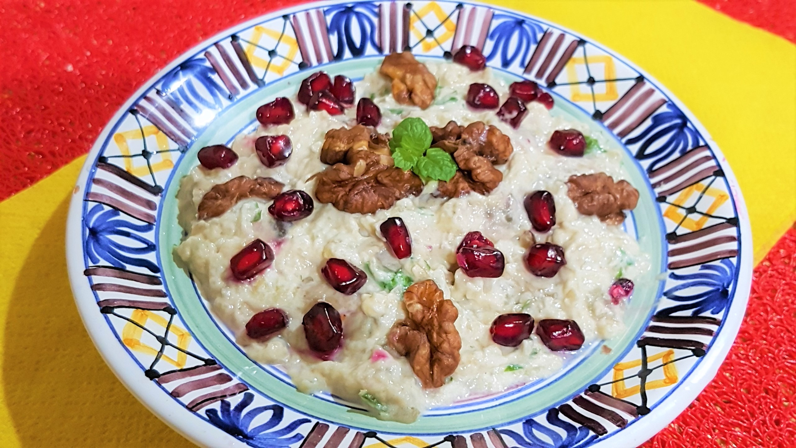 Salata turceasca de vinete cu nuci, rodie si menta