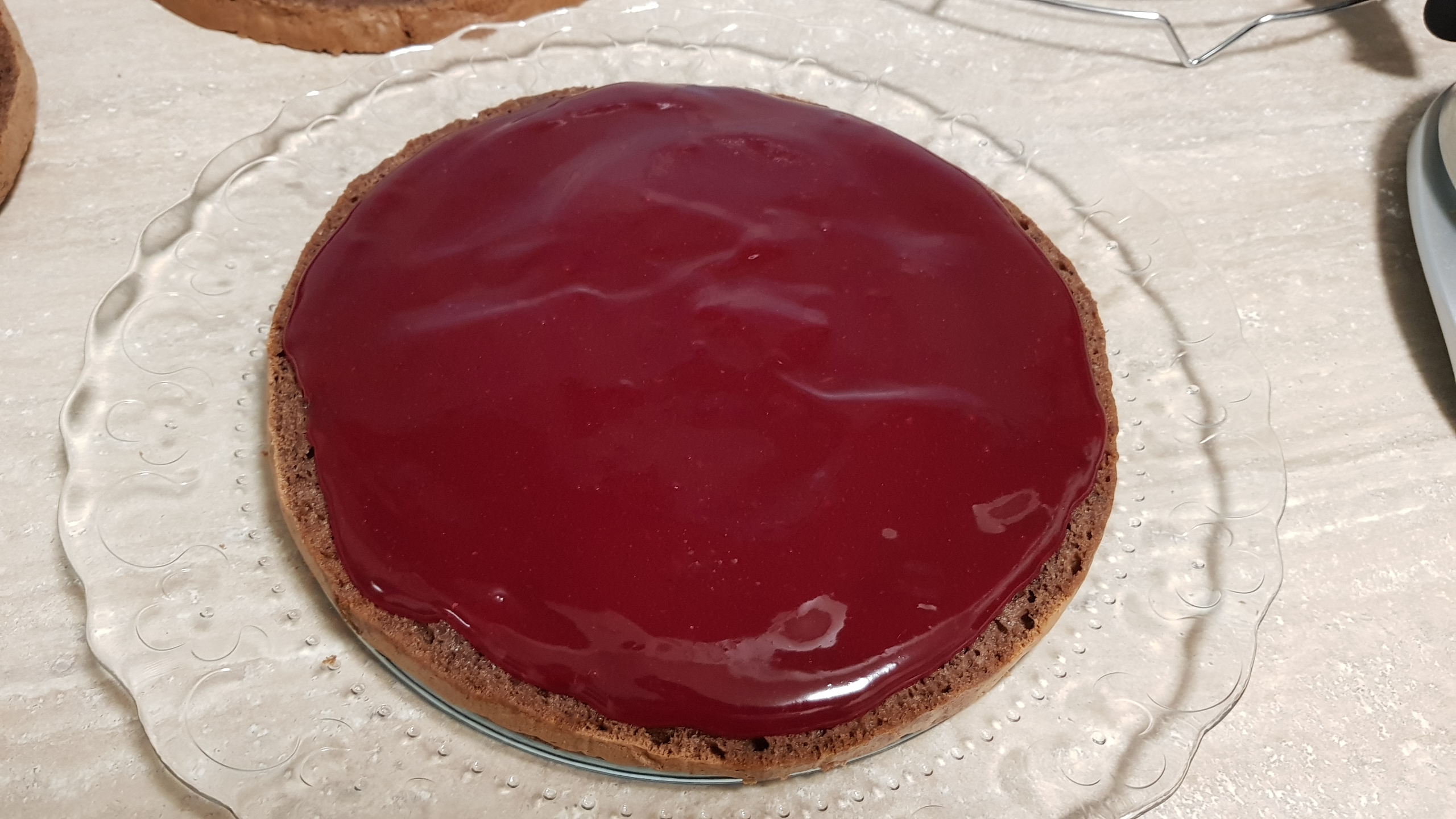 Desert tort cu jeleu de fructe de padure si crema mascarpone