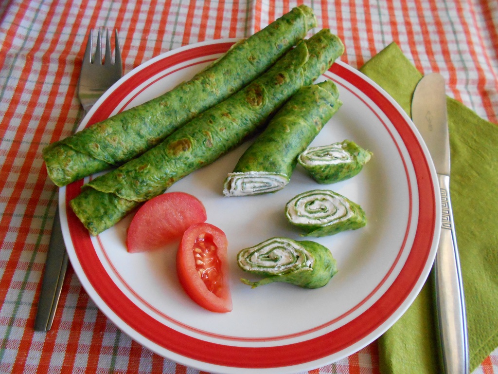 Aperitiv clatite cu spanac, umplute cu crema de branza