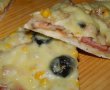 Pizza cu carnati si mozarella-17