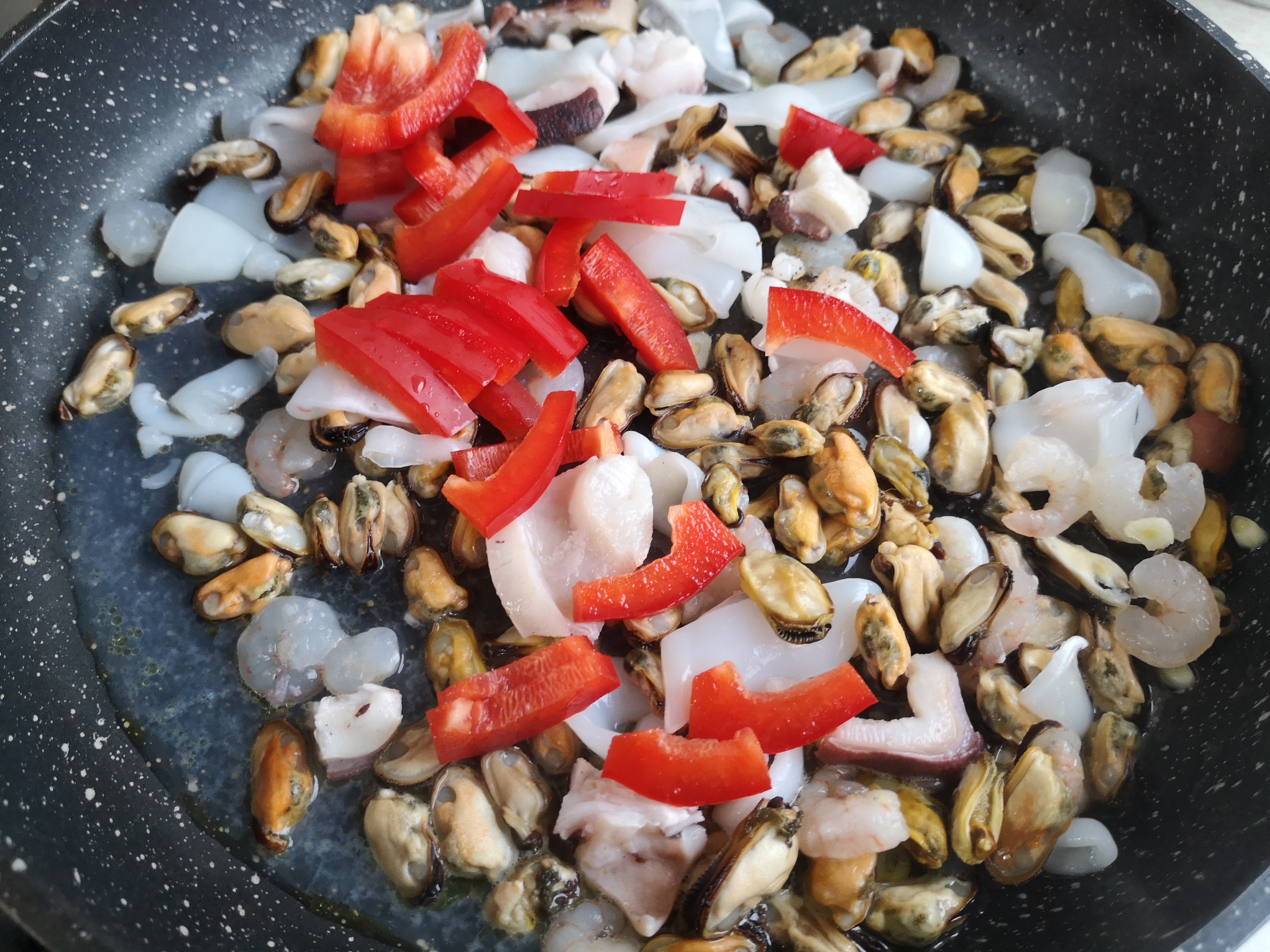 Spaghete cu fructe de mare