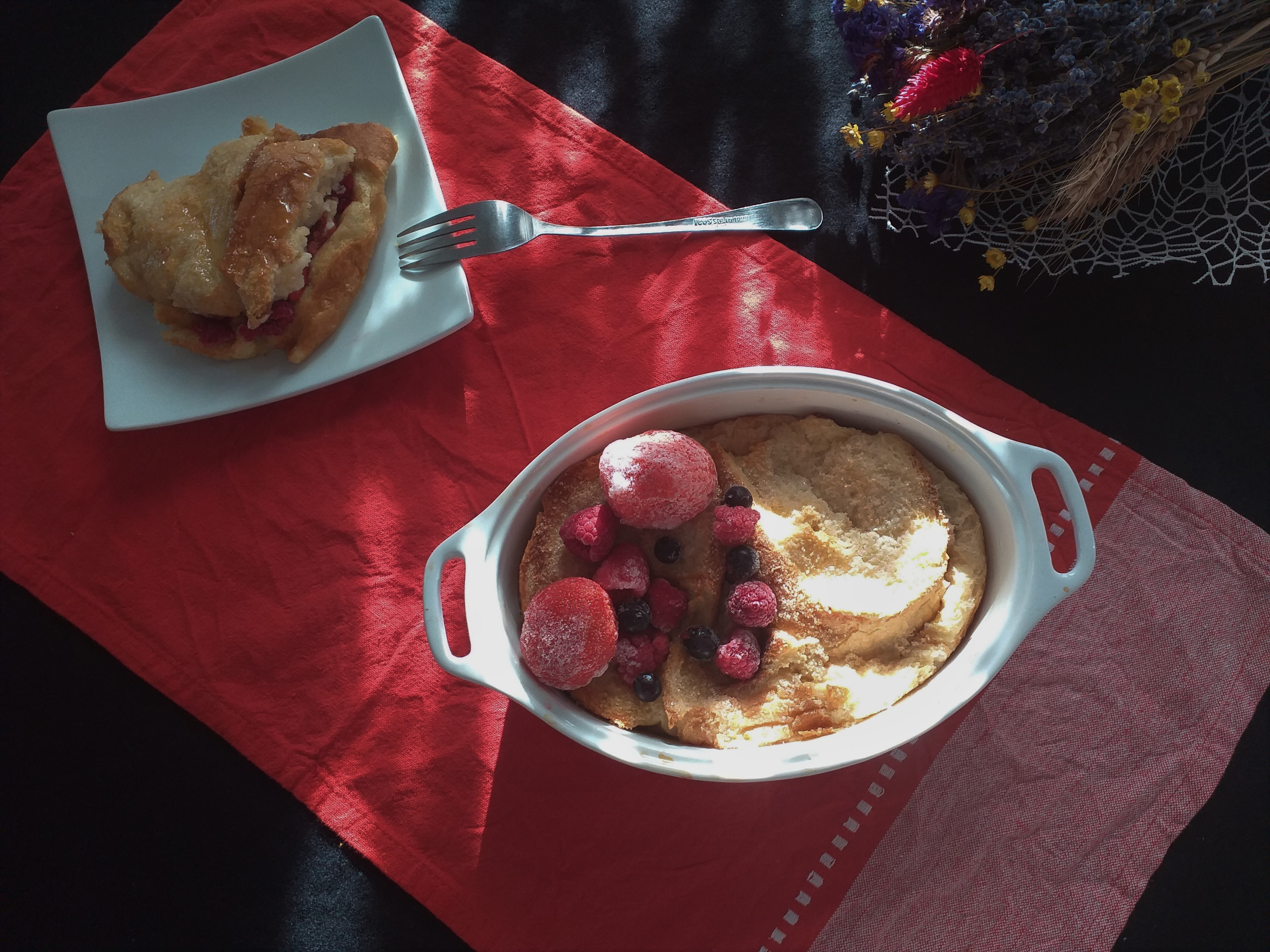 Desert budinca de paine cu fructe