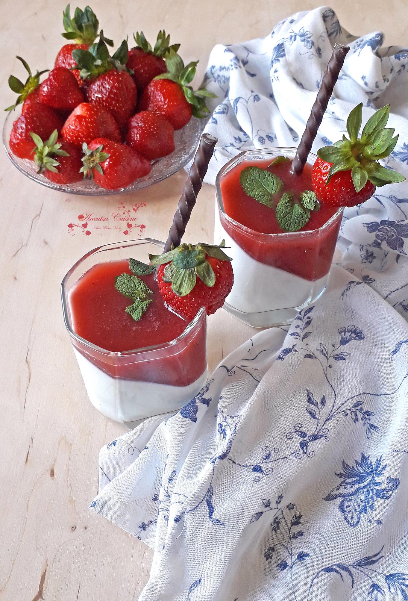 Desert Panna Cotta cu capsuni