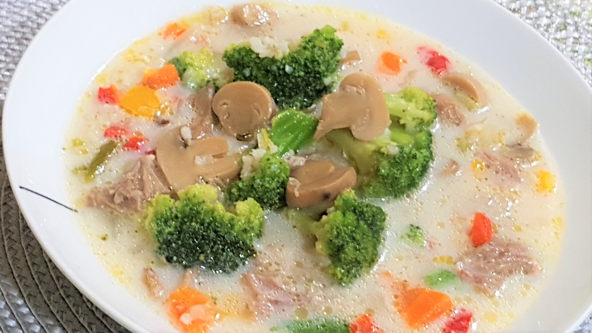 Supa de broccoli cu ciuperci