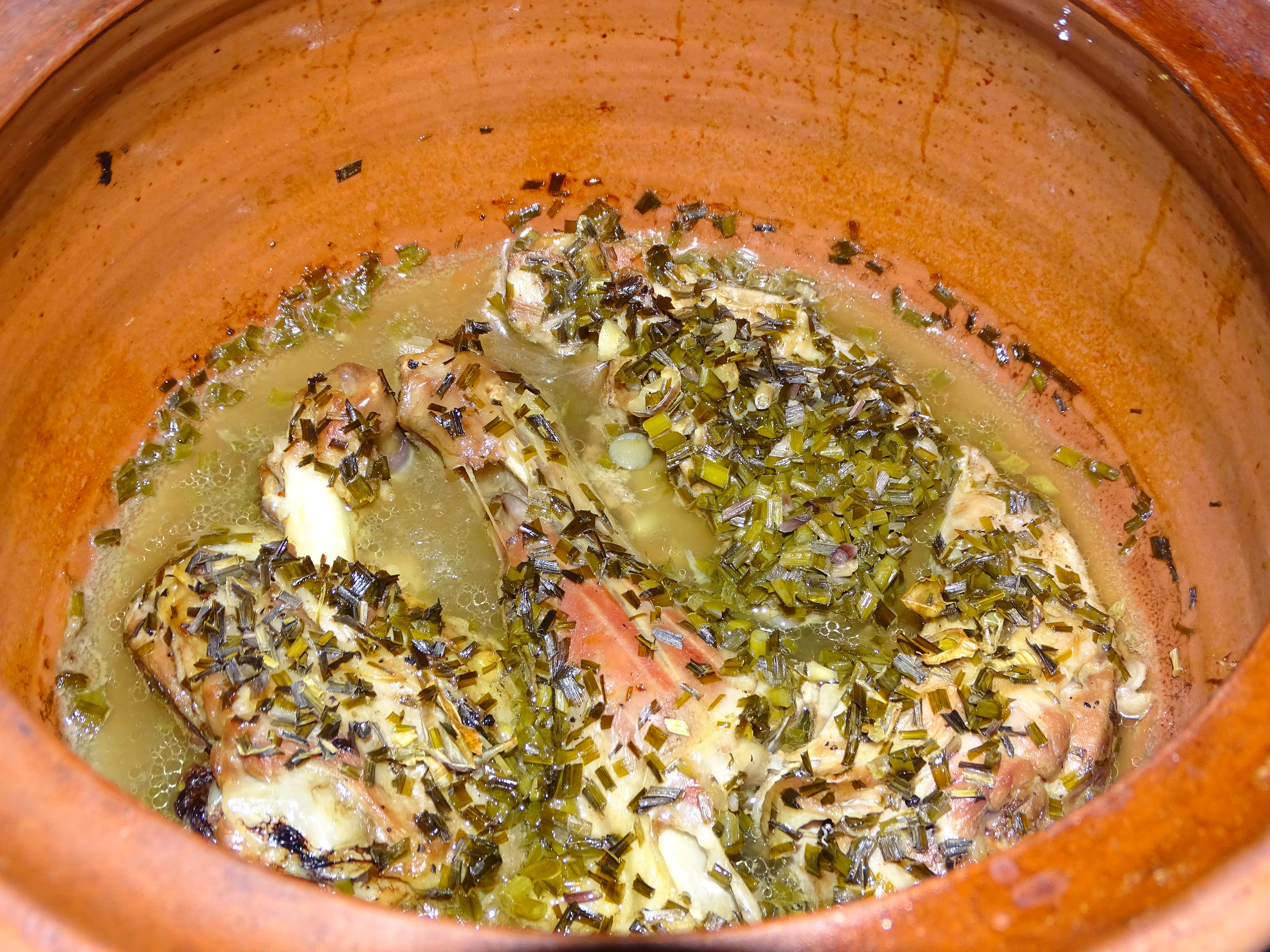 Pulpa de miel in oala de lut