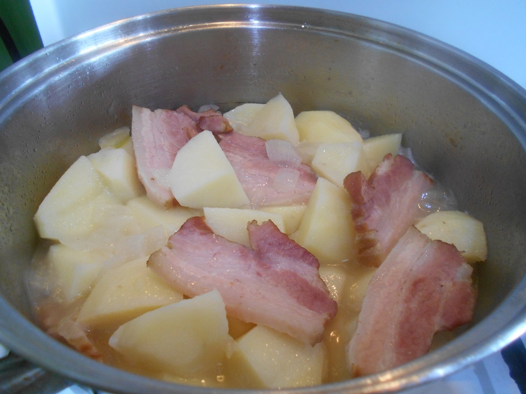 Mancarica de cartofi, cu piept afumat de porc