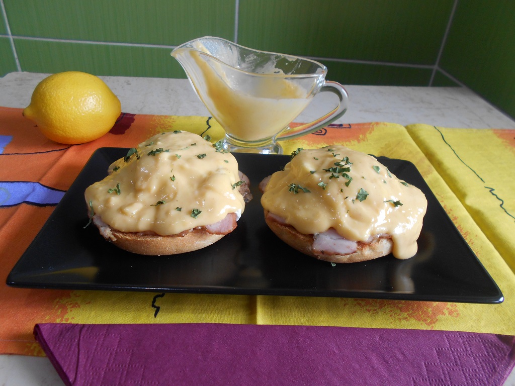 Aperitiv oua Benedict