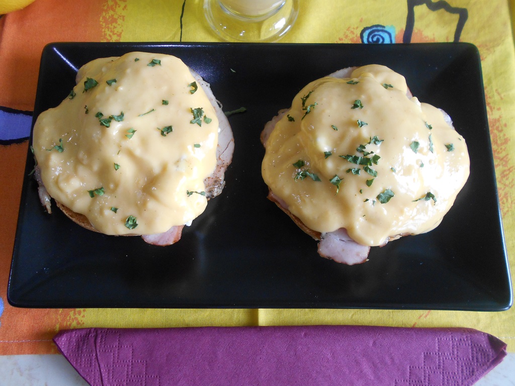 Aperitiv oua Benedict