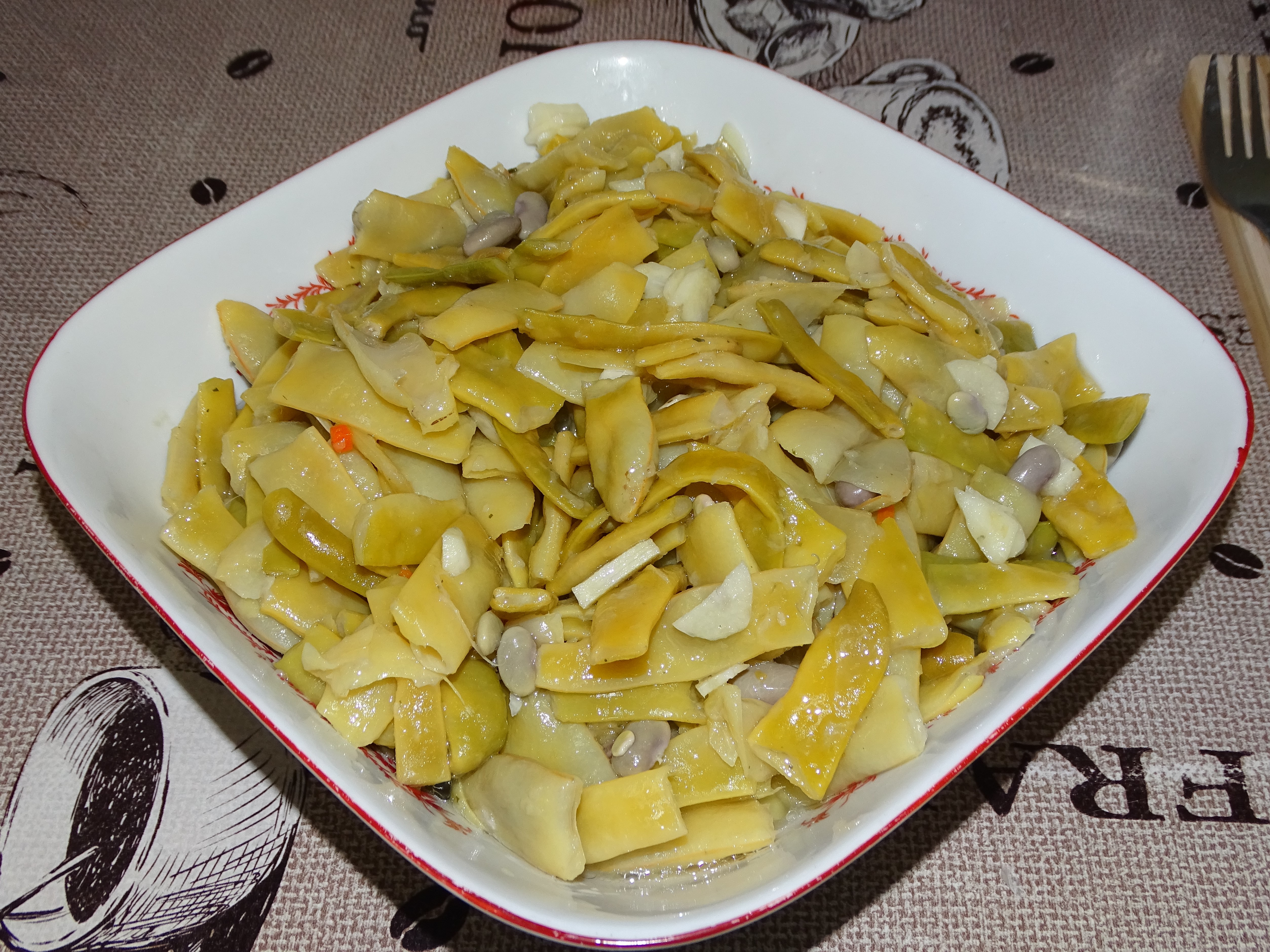 Salata de fasole lata