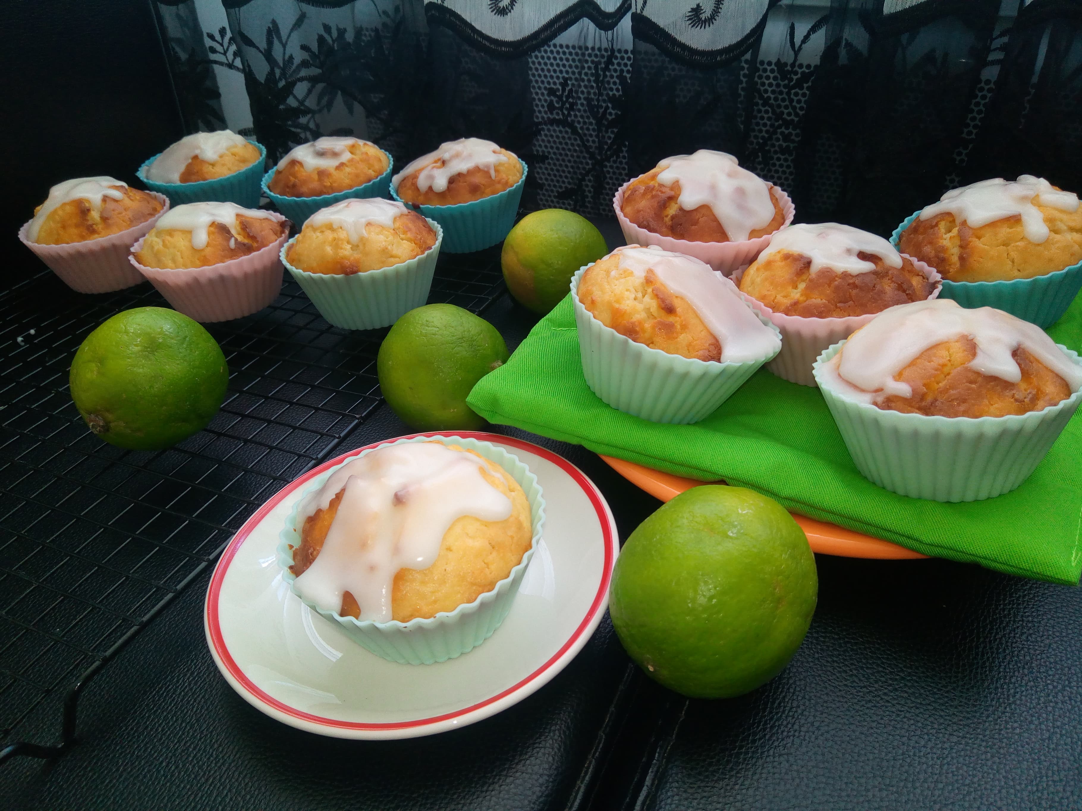 Desert muffins cu lime si ciocolata alba