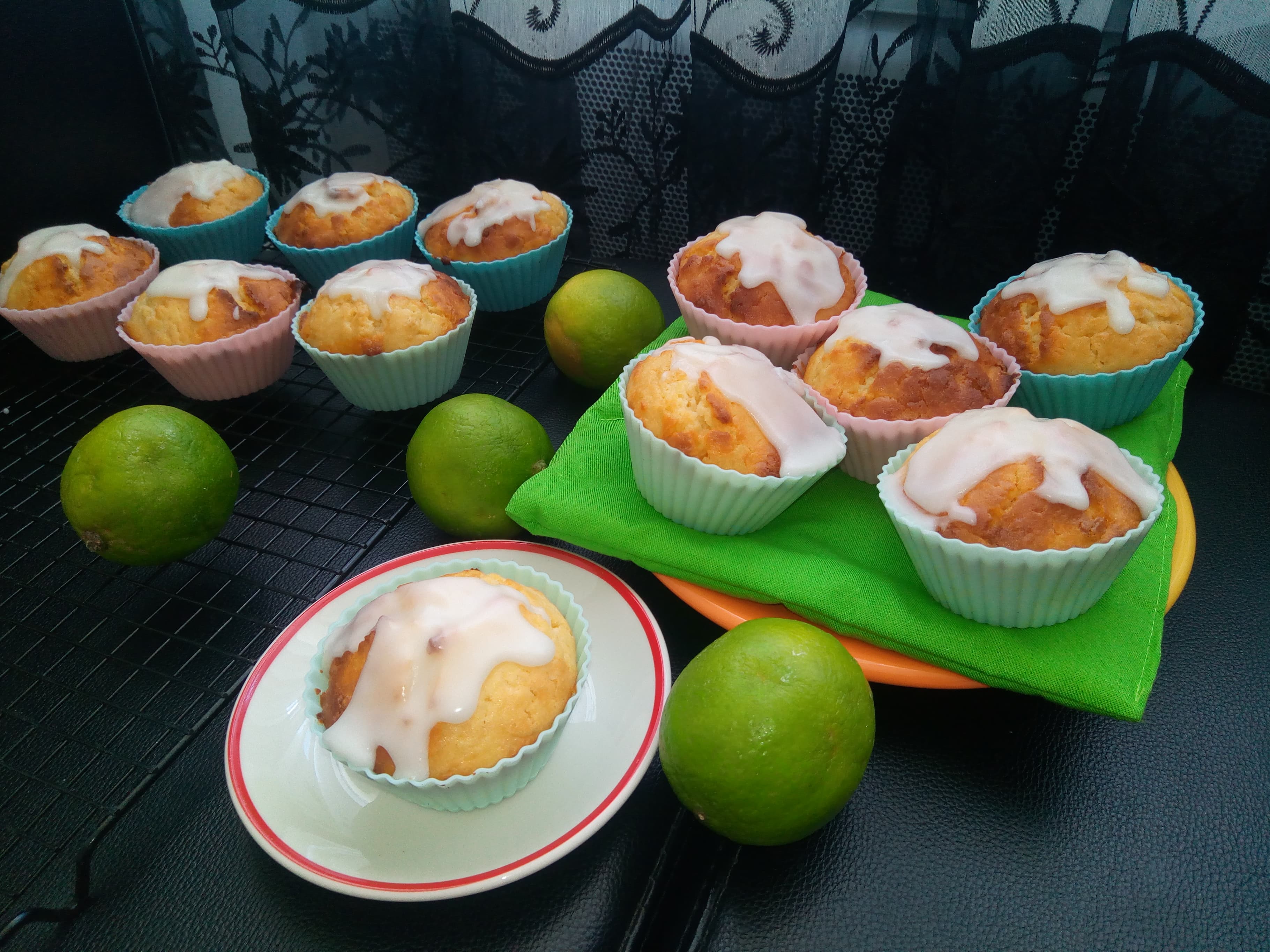 Desert muffins cu lime si ciocolata alba