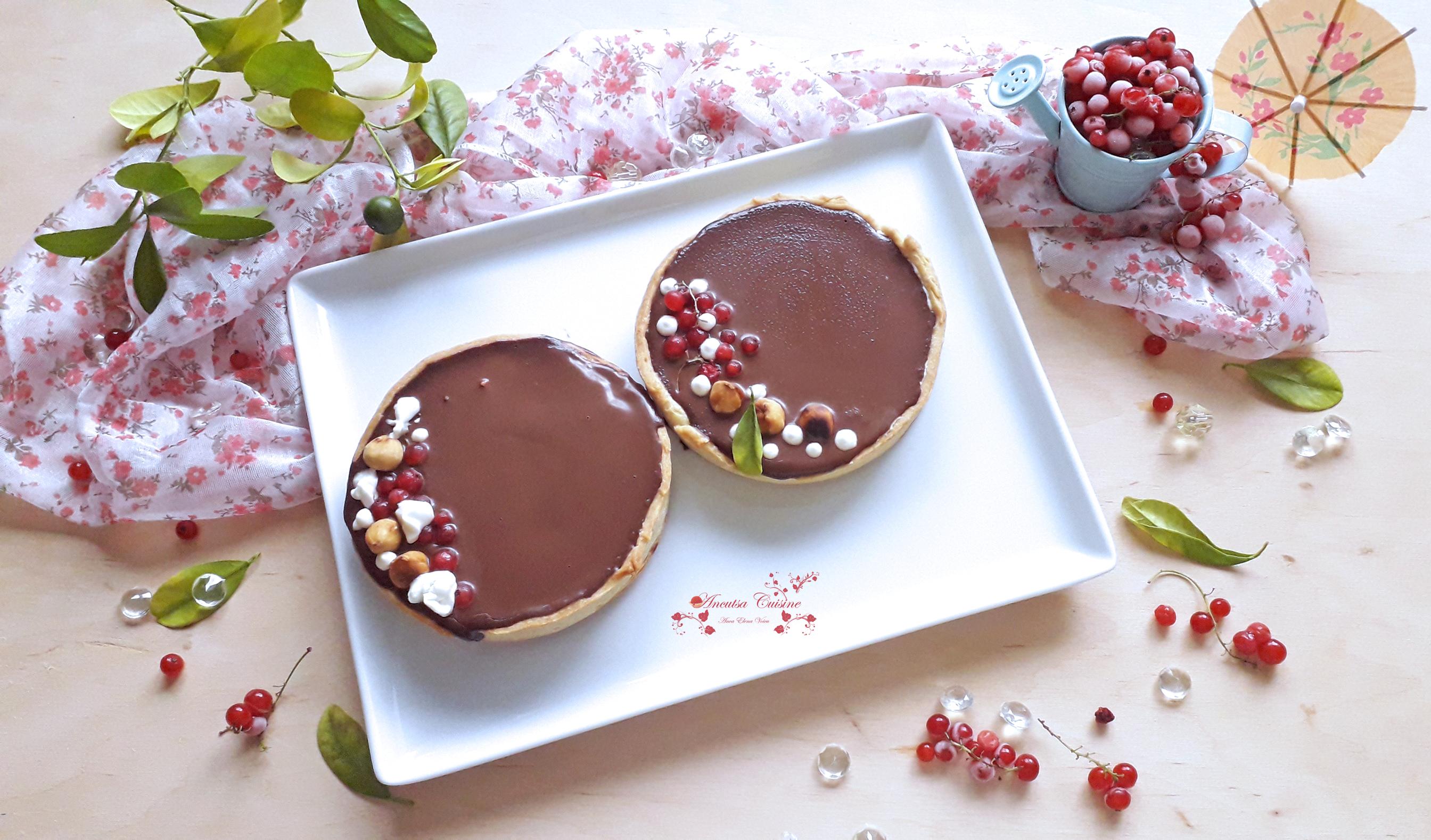 Desert tarte cu ciocolata, lamaie si coacaze