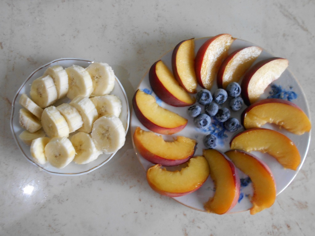 Desert crema de mascarpone cu fructe, la pahar