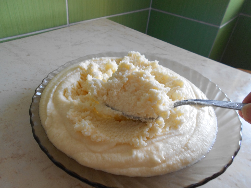 Crema de ciocolata alba, cu mascarpone si unt