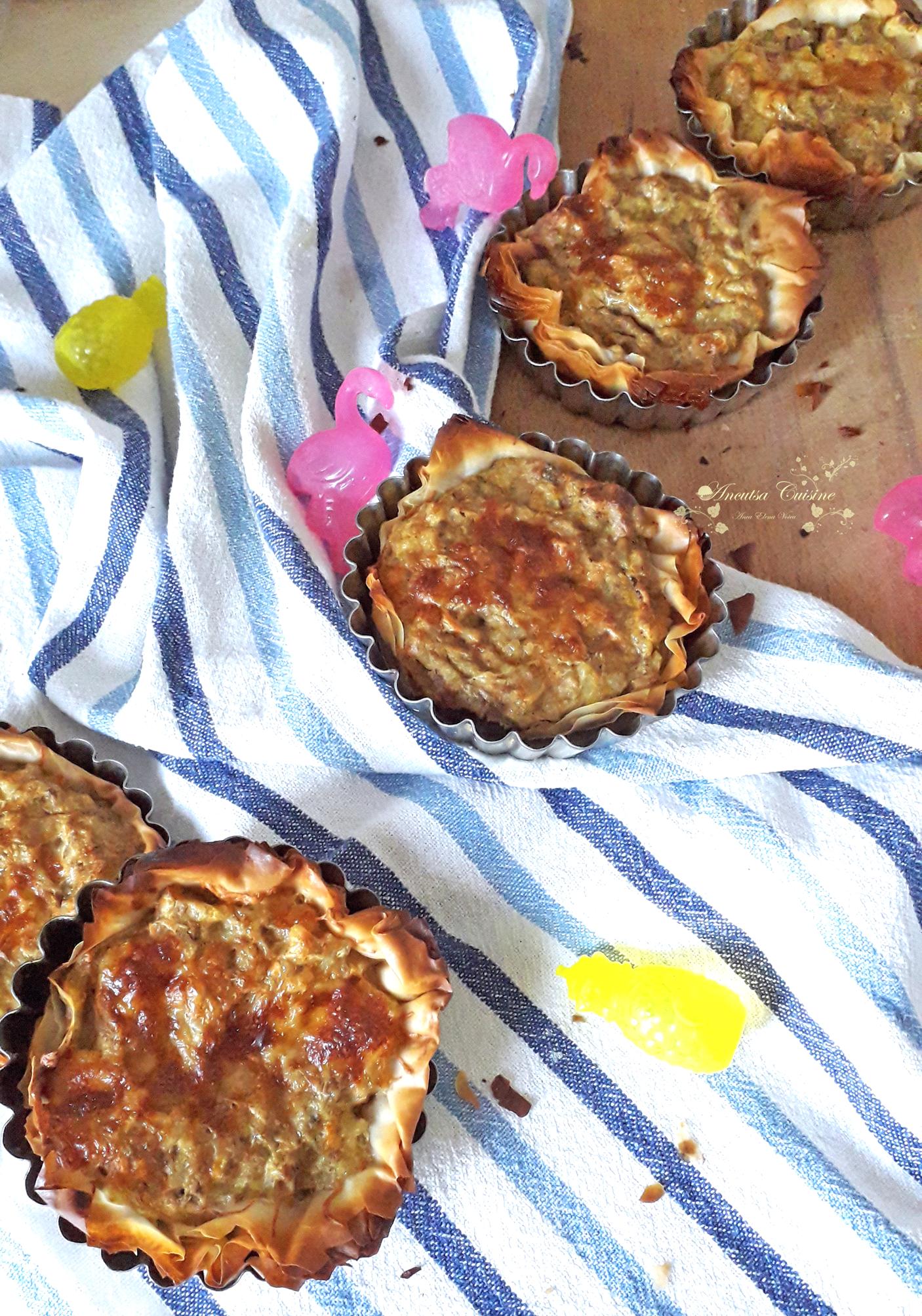 Aperitiv mini tarte cu drob de pui, in foietaj