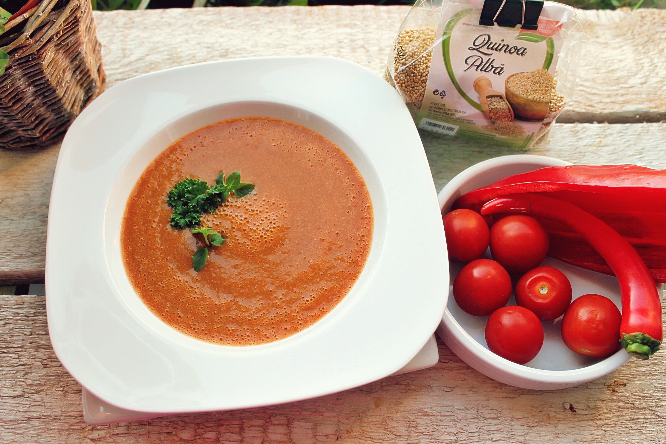 Supa crema din rosii, ardei kapia copt si quinoa