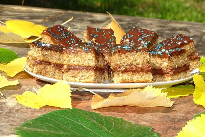 Desert prajitura cu crema de ciocolata si banane