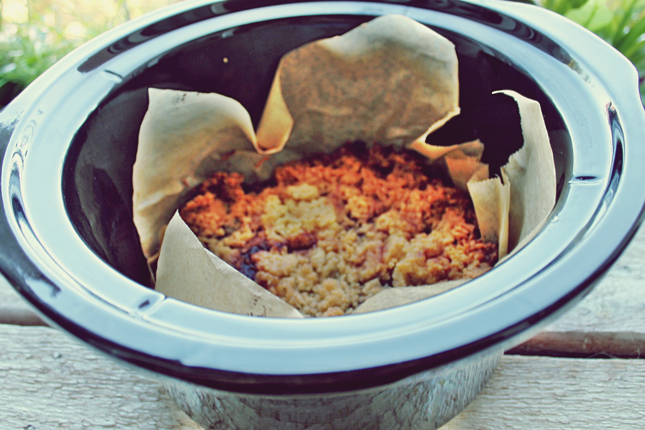 Desert crumble cu prune si afine la slow cooker Crock Pot