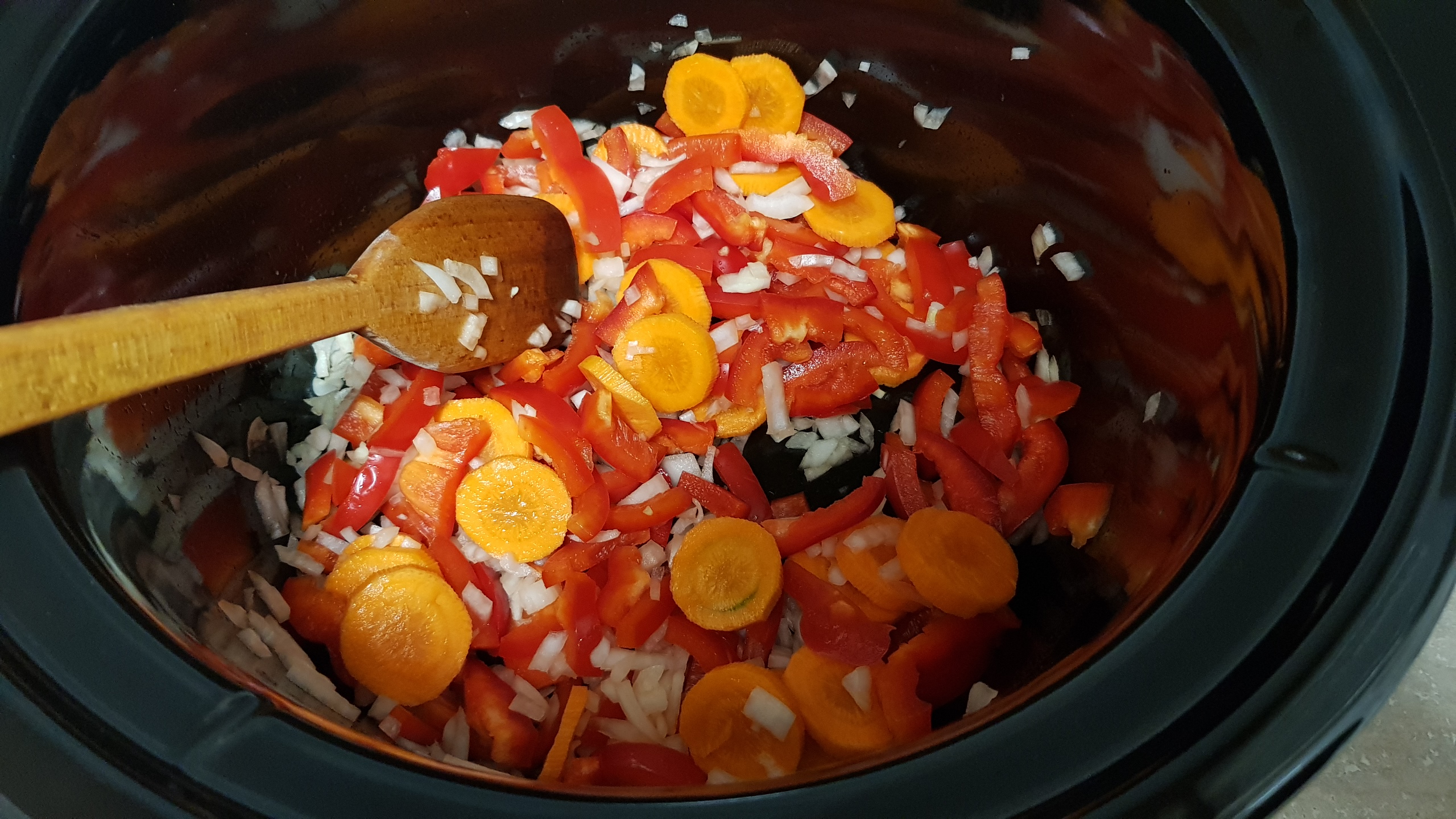 Carne de pui cu legume la slow cooker Crock Pot