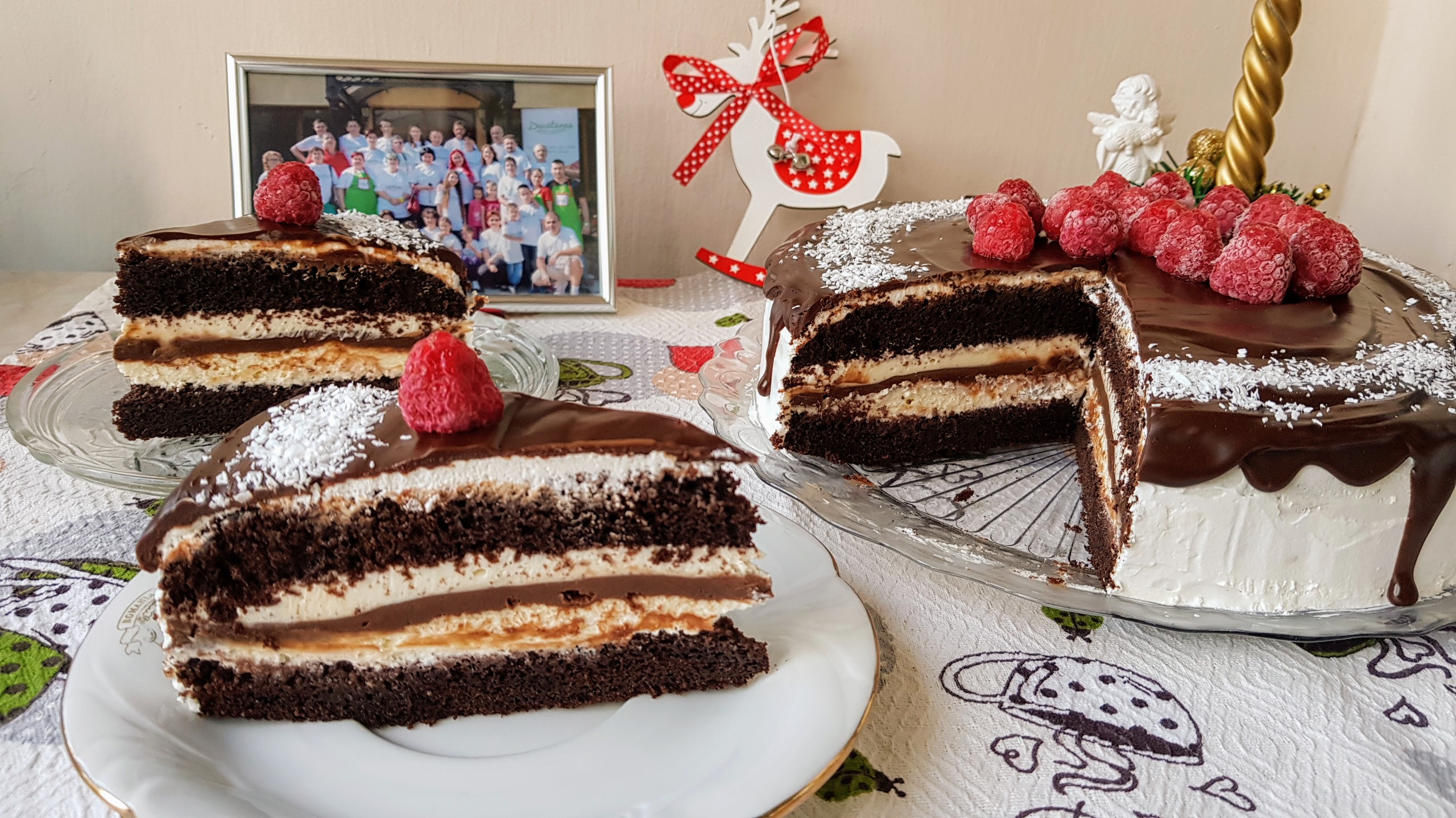 Desert tort de ciocolata cu crema de mascarpone