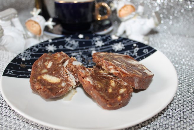 Desert salam de biscuiti cu mix de alune si nuca de cocos