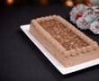 Desert prajitura cu blat din albusuri cu nuca si crema de ciocolata-17