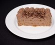 Desert prajitura cu blat din albusuri cu nuca si crema de ciocolata-18