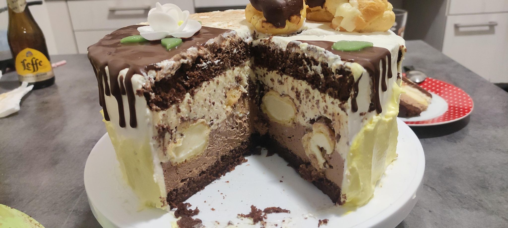 Desert tort profiterol cu ciocolata si portocale