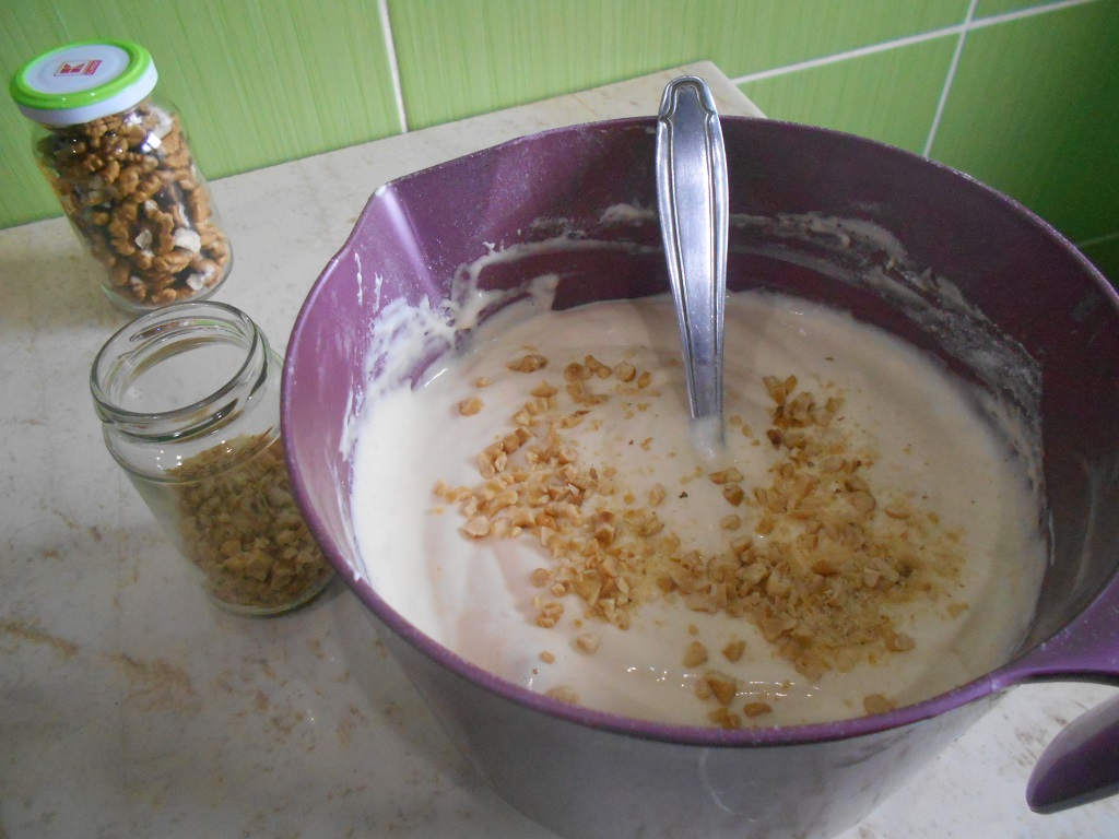 Desert prajitura cu crema de mascarpone si jeleu de rodie