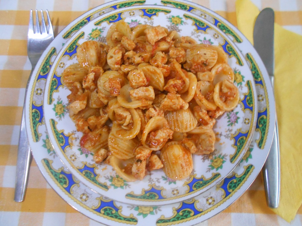 Orecchiette cu piept de pui