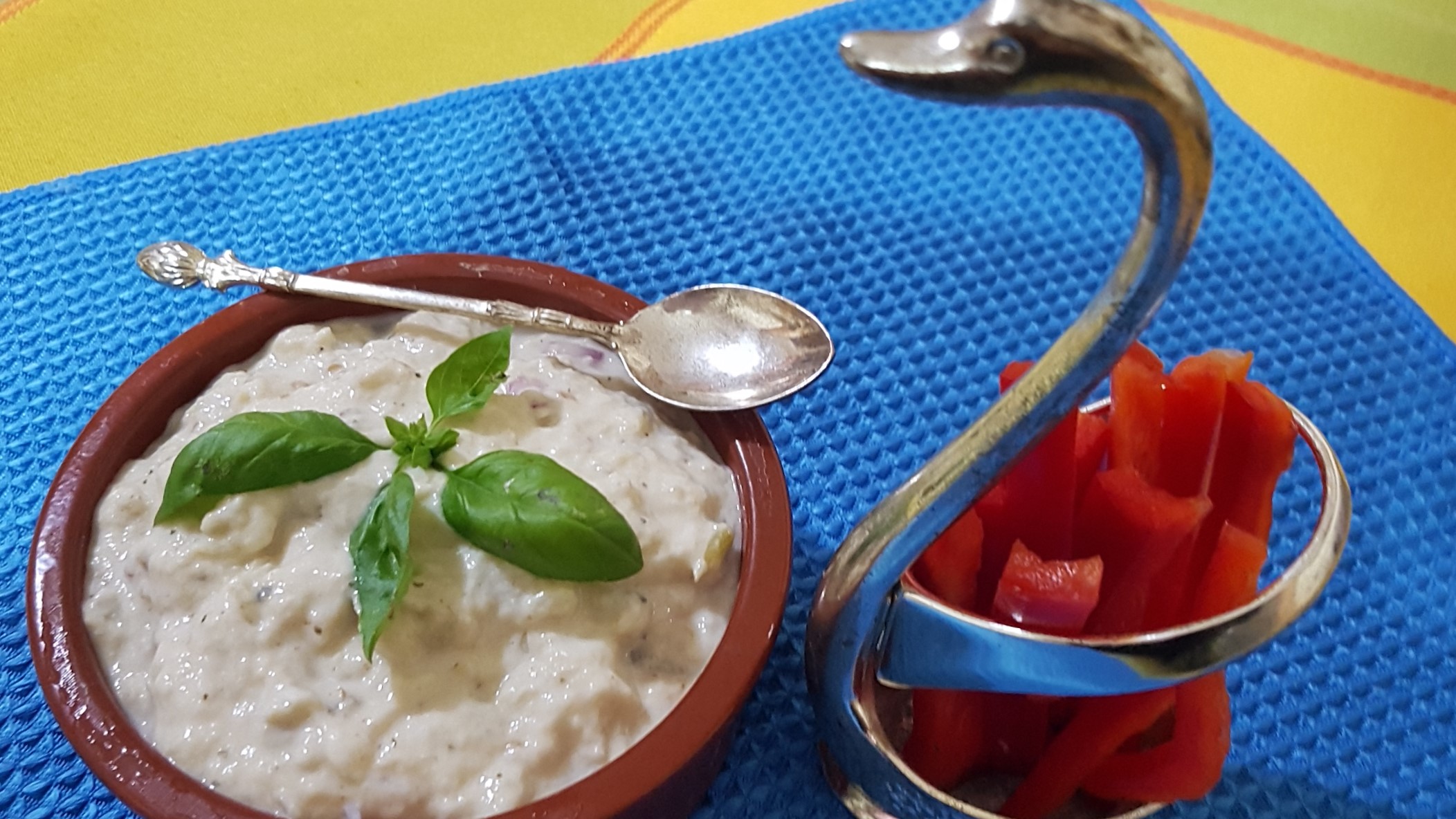 Salata de vinete cu iaurt, menta si chimen