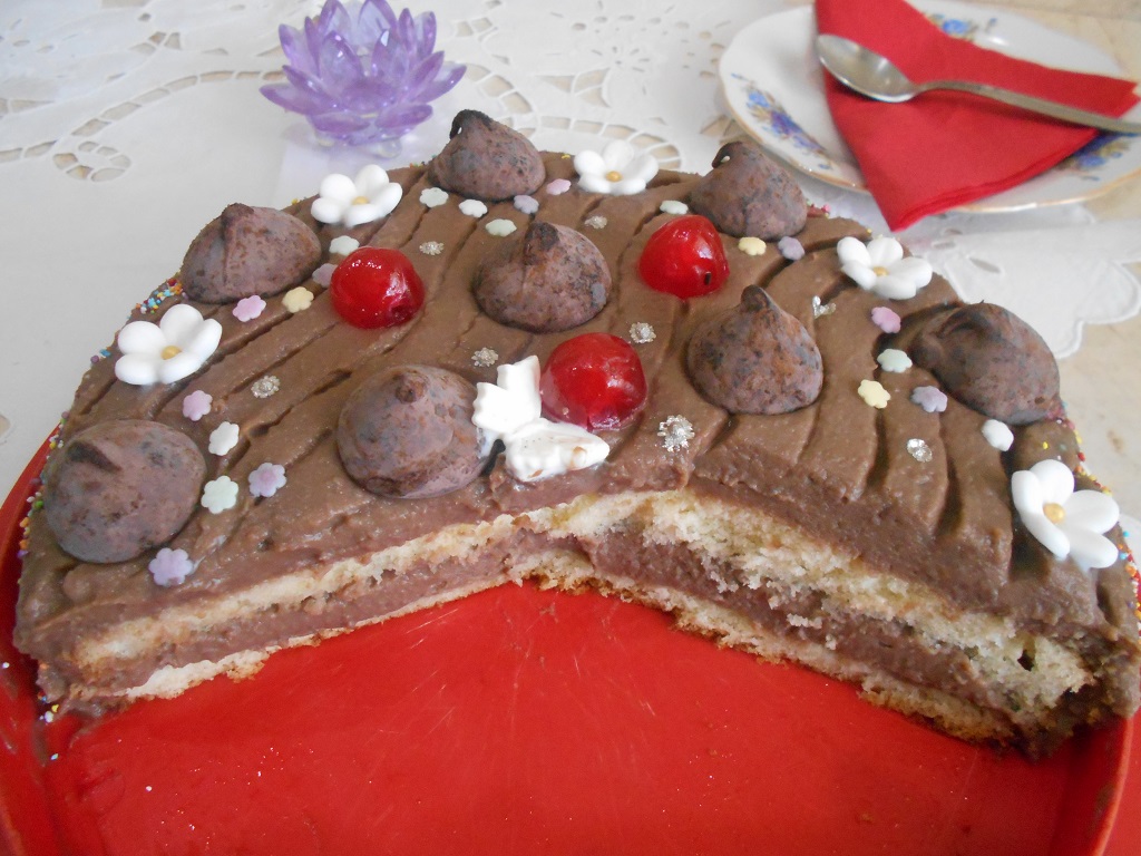 Desert tort cu crema si trufe de ciocolata - rețeta nr. 900