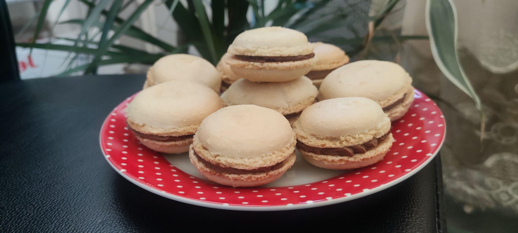 Desert macarons cu ciocolata (reteta nr. 400)