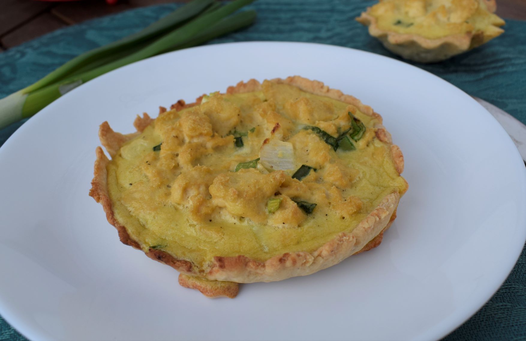 Aperitiv quiche cu tofu si ceapa verde