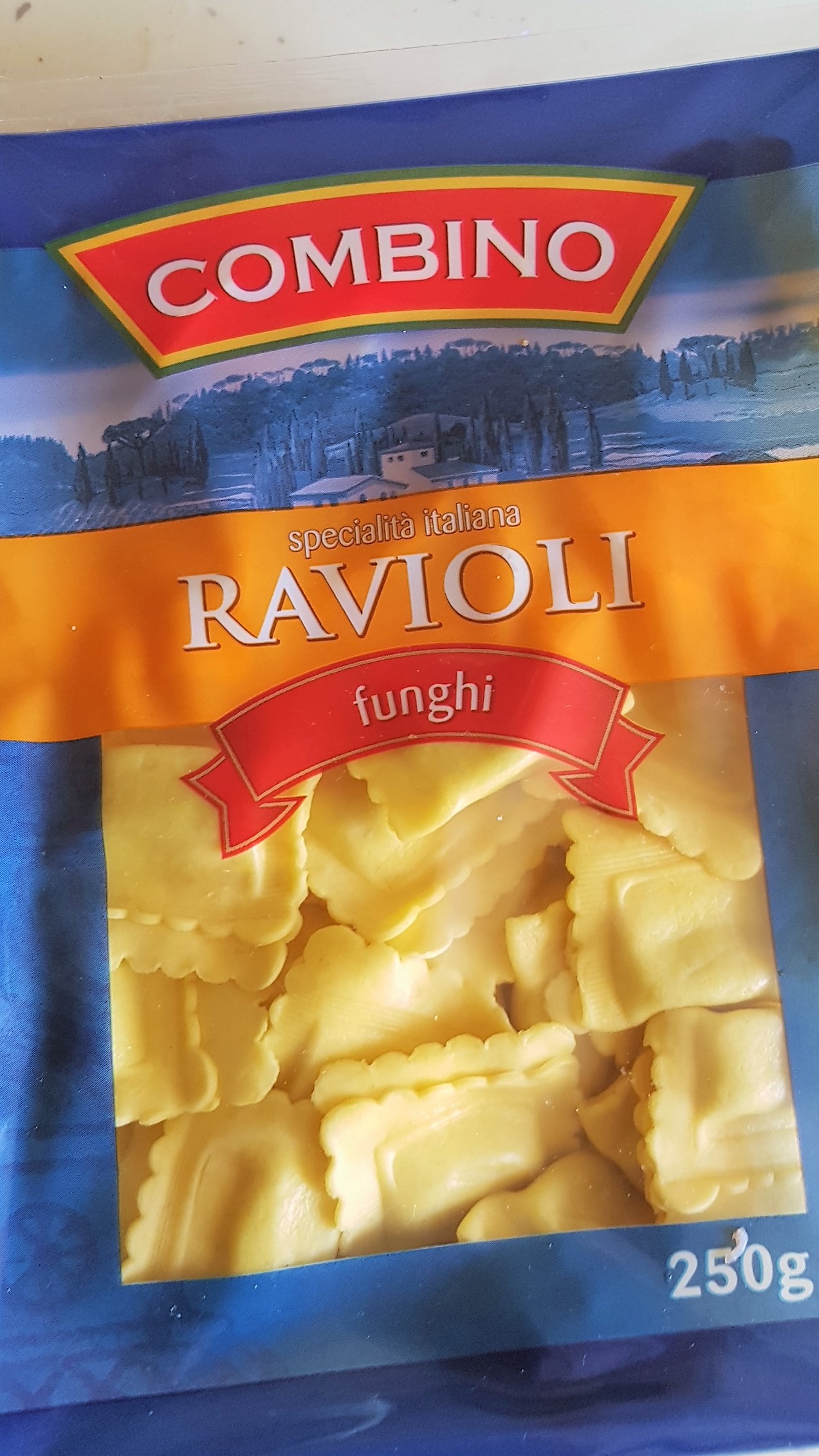 Ravioli cu sunca si sos de cascaval afumat